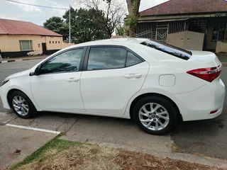 2024 TOYOTA COROLLA PRESTIGE 1.8 MANUAL TRANSMISSION IN EXCELLENT CONDITION WITH REVERSE CAMERA
