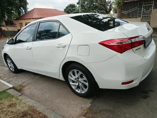 2024 TOYOTA COROLLA PRESTIGE 1.8 MANUAL TRANSMISSION IN EXCELLENT CONDITION WITH REVERSE CAMERA