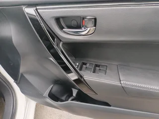 2024 TOYOTA COROLLA PRESTIGE 1.8 MANUAL TRANSMISSION IN EXCELLENT CONDITION WITH REVERSE CAMERA