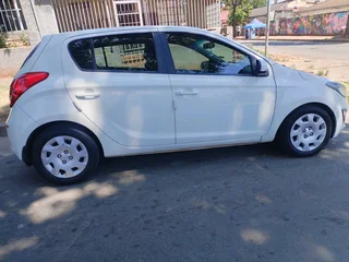 2014 HYUNDAI I20 MANUAL TRANSMISSION 1.4 IN EXCELLENT CONDITION