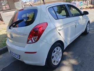 2014 HYUNDAI I20 MANUAL TRANSMISSION 1.4 IN EXCELLENT CONDITION