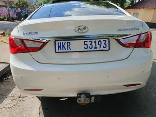 2012 HYUNDAI SONATA 2.4 AUTOMATIC TRANSMISSION IN EXCELLENT CONDITION WITH SUN ROOF