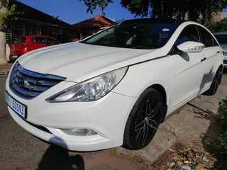 2012 HYUNDAI SONATA 2.4 AUTOMATIC TRANSMISSION IN EXCELLENT CONDITION WITH SUN ROOF