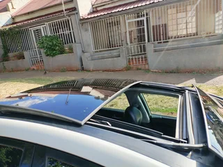 2012 HYUNDAI SONATA 2.4 AUTOMATIC TRANSMISSION IN EXCELLENT CONDITION WITH SUN ROOF