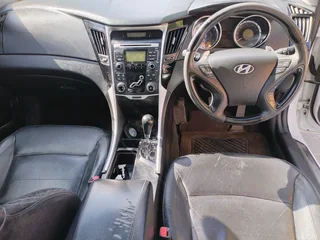 2012 HYUNDAI SONATA 2.4 AUTOMATIC TRANSMISSION IN EXCELLENT CONDITION WITH SUN ROOF