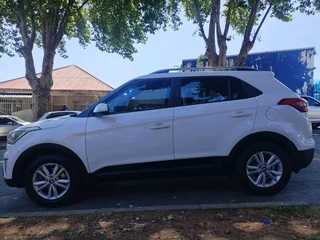 2018 HYUNDAI CRETA 1.6 MANUAL TRANSMISSION WITH REVERSE CAMERA AND SENSORS