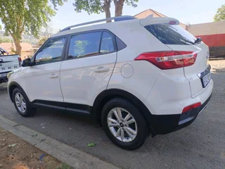 2018 HYUNDAI CRETA 1.6 MANUAL TRANSMISSION WITH REVERSE CAMERA AND SENSORS