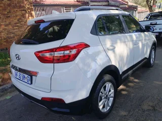2018 HYUNDAI CRETA 1.6 MANUAL TRANSMISSION WITH REVERSE CAMERA AND SENSORS