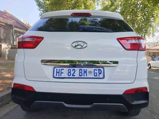 2018 HYUNDAI CRETA 1.6 MANUAL TRANSMISSION WITH REVERSE CAMERA AND SENSORS