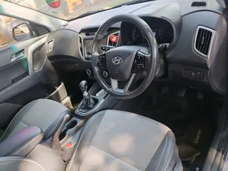 2018 HYUNDAI CRETA 1.6 MANUAL TRANSMISSION WITH REVERSE CAMERA AND SENSORS
