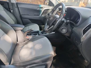 2018 HYUNDAI CRETA 1.6 MANUAL TRANSMISSION WITH REVERSE CAMERA AND SENSORS