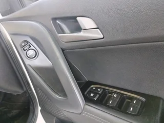 2018 HYUNDAI CRETA 1.6 MANUAL TRANSMISSION WITH REVERSE CAMERA AND SENSORS