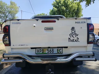 2015 TOYOTA HILUX DOUBLE CAB LEGEND 45 3.0 D4D 4X2 MANUAL TRANSMISSION IN EXCELLENT CONDITION