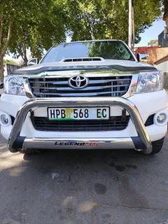 2015 TOYOTA HILUX DOUBLE CAB LEGEND 45 3.0 D4D 4X2 MANUAL TRANSMISSION IN EXCELLENT CONDITION