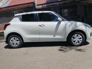 2022 SUZUKI SWIFT 1.2 MANUAL TRANSMISSION IN EXCELLENT CONDITION