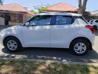 2022 SUZUKI SWIFT 1.2 MANUAL TRANSMISSION IN EXCELLENT CONDITION