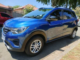 2022 RENAULT TRIBER 1.0 MANUAL TRANSMISSION IN EXCELLENT CONDITION WITH SERVICE BOOK