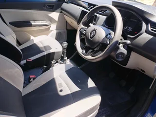 2022 RENAULT TRIBER 1.0 MANUAL TRANSMISSION IN EXCELLENT CONDITION WITH SERVICE BOOK