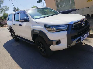 2019 TOYOTA HILUX DOUBLE CAB 2.4 GD6 MANUAL TRANSMISSION IN EXCELLENT CONDITION WITH FULL SERVICE HI