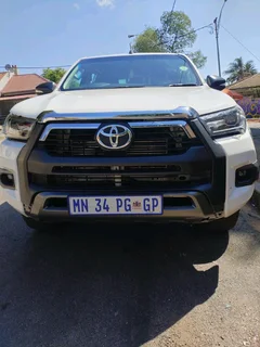 2019 TOYOTA HILUX DOUBLE CAB 2.4 GD6 MANUAL TRANSMISSION IN EXCELLENT CONDITION WITH FULL SERVICE HI