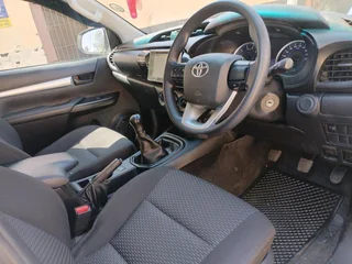 2019 TOYOTA HILUX DOUBLE CAB 2.4 GD6 MANUAL TRANSMISSION IN EXCELLENT CONDITION WITH FULL SERVICE HI