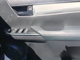 2019 TOYOTA HILUX DOUBLE CAB 2.4 GD6 MANUAL TRANSMISSION IN EXCELLENT CONDITION WITH FULL SERVICE HI