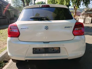 2022 SUZUKI SWIFT 1.2 MANUAL TRANSMISSION IN EXCELLENT CONDITION WITH SERVICE BOOK AND SPARE KEYS