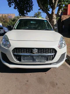 2022 SUZUKI SWIFT 1.2 MANUAL TRANSMISSION IN EXCELLENT CONDITION WITH SERVICE BOOK AND SPARE KEYS