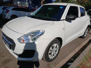 2022 SUZUKI SWIFT 1.2 MANUAL TRANSMISSION IN EXCELLENT CONDITION WITH SERVICE BOOK AND SPARE KEYS