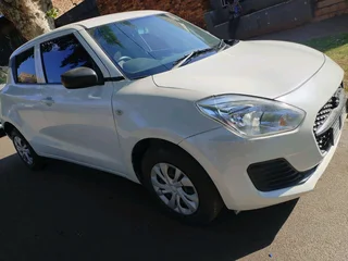 2022 SUZUKI SWIFT 1.2 MANUAL TRANSMISSION IN EXCELLENT CONDITION WITH SERVICE BOOK AND SPARE KEYS