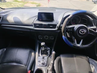 2018 MAZDA 3 MANUAL TRANSMISSION WITH SCREEN DISPLAY AND LEATHER SEATS IN EXCELLENT CONDITION