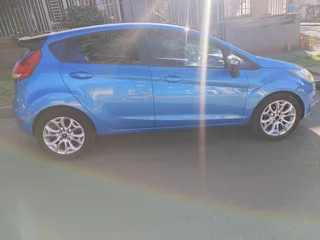 2011 FORD FIESTA 1.4 MANUAL TRANSMISSION IN EXCELLENT CONDITION