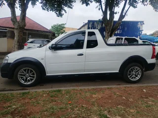 2012 NISSAN NP200 BAKKIE 1.6 IN EXCELLENT CONDITION