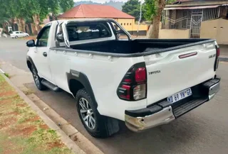 2021 TOYOTA HILUX SINGLE CAB 2.4 GD6 4X2 HI RIDER MANUAL TRANSMISSION IN EXCELLENT CONDITION