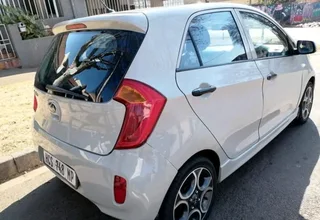 2014 KIA PICANTO MANUAL TRANSMISSION IN EXCELLENT CONDITION WITH SUN ROOF