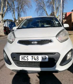 2014 KIA PICANTO MANUAL TRANSMISSION IN EXCELLENT CONDITION WITH SUN ROOF