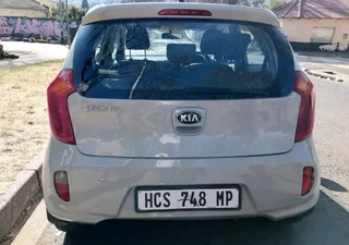 2014 KIA PICANTO MANUAL TRANSMISSION IN EXCELLENT CONDITION WITH SUN ROOF
