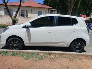 2023 TOYOTA AGYA 1.0 MANUAL TRANSMISSION IN EXCELLENT CONDITION WITH SERVICE BOOK AND SPARE KEYS