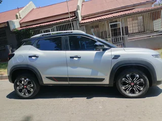 2023 RENAULT KIGER 1.0 TURBO AUTOMATIC TRANSMISSION IN EXCELLENT CONDITION WITH SERVICE BOOK