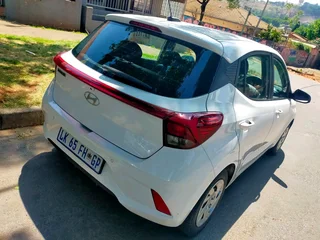 2023 HYUNDAI I10 GRAND MANUAL TRANSMISSION IN EXCELLENT CONDITION WITH REVERSE CAMERA