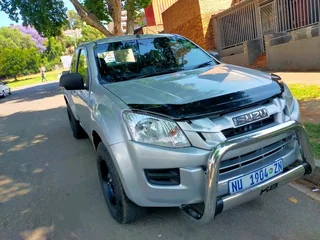 2014 Isuzu Kb250 Dteq Extra Cab Manual Transmission In Excellent Condition With Leather Seats