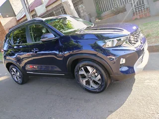 2023 KIA SONET 1.5 AUTOMATIC TRANSMISSION IN EXCELLENT CONDITION WITH SERVICE BOOK