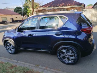 2023 KIA SONET 1.5 AUTOMATIC TRANSMISSION IN EXCELLENT CONDITION WITH SERVICE BOOK