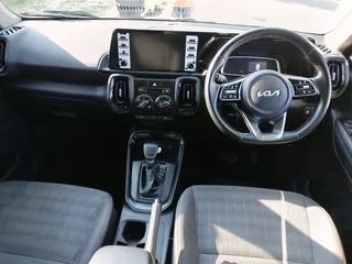 2023 KIA SONET 1.5 AUTOMATIC TRANSMISSION IN EXCELLENT CONDITION WITH SERVICE BOOK