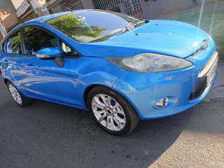 2011 FORD FIESTA 1.4 MANUAL TRANSMISSION IN EXCELLENT CONDITION