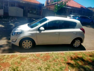 2014 HYUNDAI I20 MANUAL TRANSMISSION IN EXCELLENT CONDITION