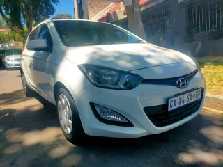 2014 HYUNDAI I20 MANUAL TRANSMISSION IN EXCELLENT CONDITION