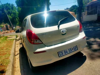 2014 HYUNDAI I20 MANUAL TRANSMISSION IN EXCELLENT CONDITION
