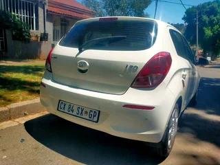 2014 HYUNDAI I20 MANUAL TRANSMISSION IN EXCELLENT CONDITION