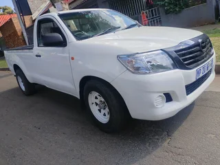 2013 TOYOTA HILUX SINGLE CAB 2.5 D4D MANUAL TRANSMISSION IN EXCELLENT CONDITION